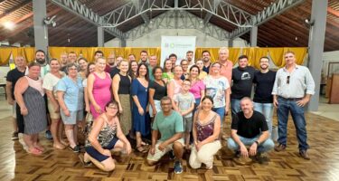 Associação Rota do Enxaimel participa de treinamento para selo de sustentabilidade